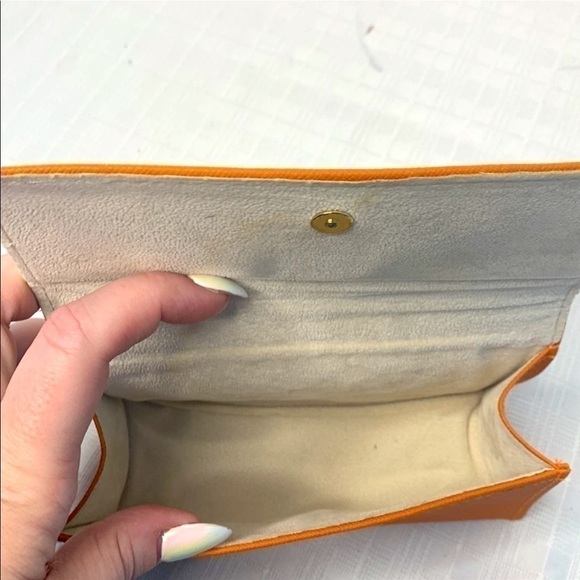 Tory Burch Glasses / Sunnies case in Orange with gold tone emblem - Picture 6 of 7